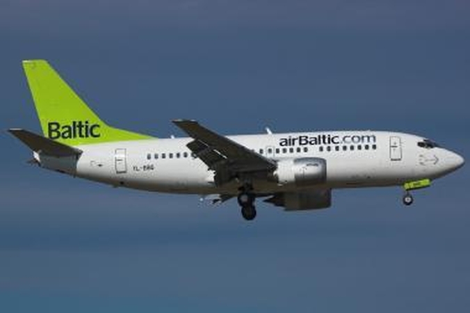 "airBaltic" keleivius paliko likimo valiai