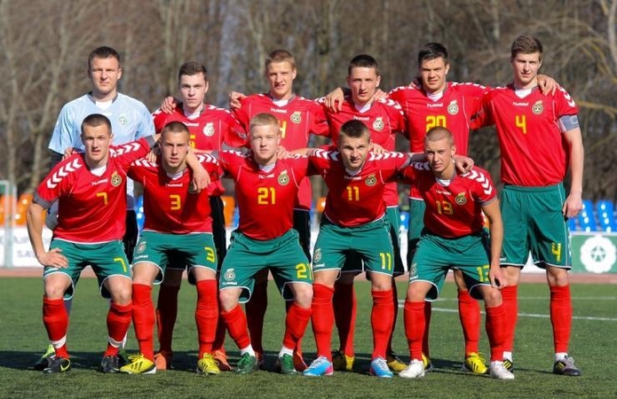 Vietoj žalios futbolo rinktinė bus raudona