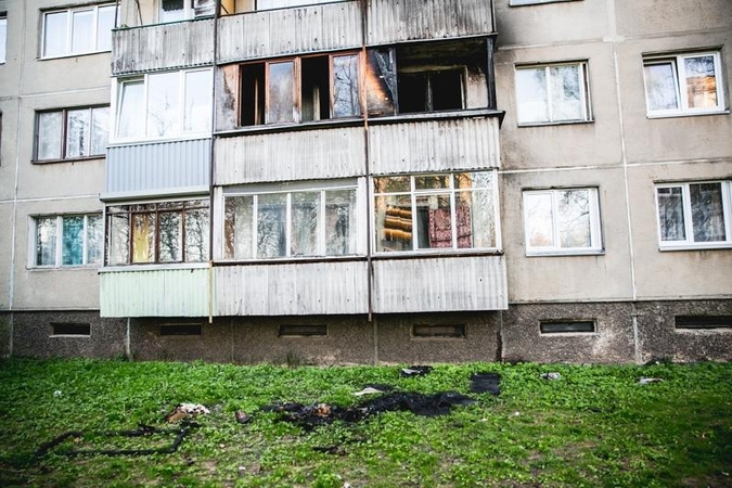 Pavojingas gaisras Partizanų gatvėje kilo dėl vaikų pokštų?