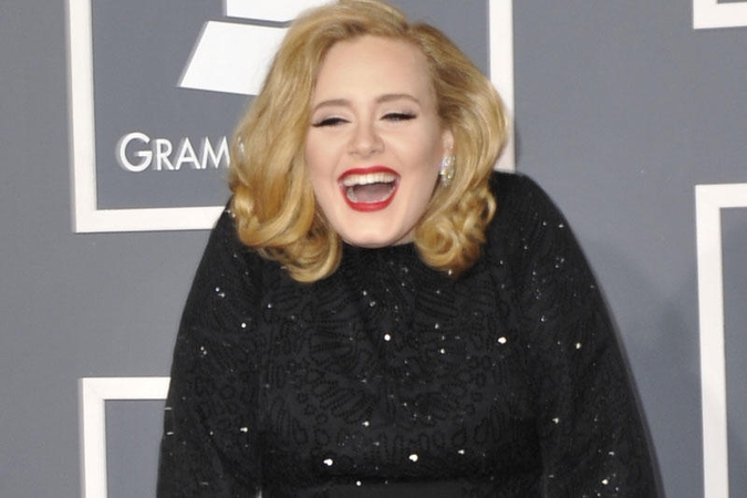 Dainininkė Adele žada spjauti į veidą ją vaikystėje palikusiam tėvui
