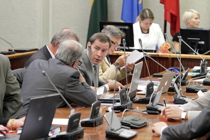 Uostamiesčio politikams - kaltinimai imant „milžiniškus kyšius“