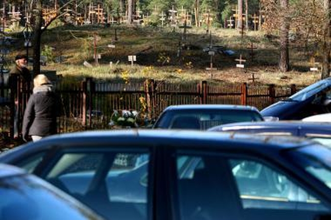Per Vėlines - pigesnės gėlės, automobilių spūstys ir daugiau policijos 