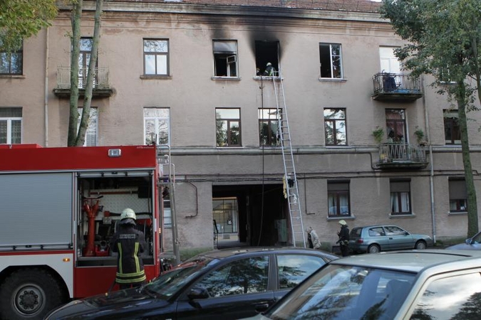 Klaipėdoje, Stasio Šimkaus gatvėje, užsiliepsnojo butas