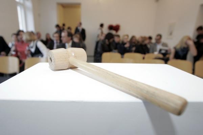 Konfiskuotas prekes išpardavė aukcione