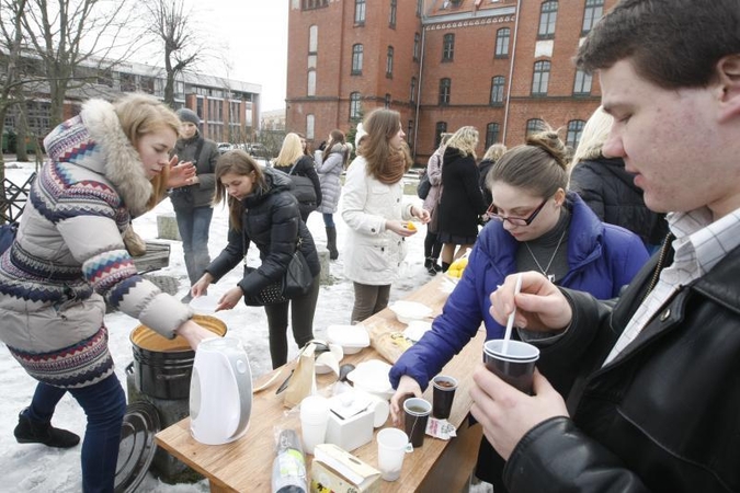 KU studentai kvietė valgyti aštrią žuvienę 