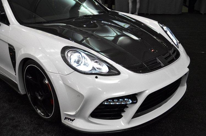 Ar gali būti pikčiau: labai agresyvus „Porsche Panamera“