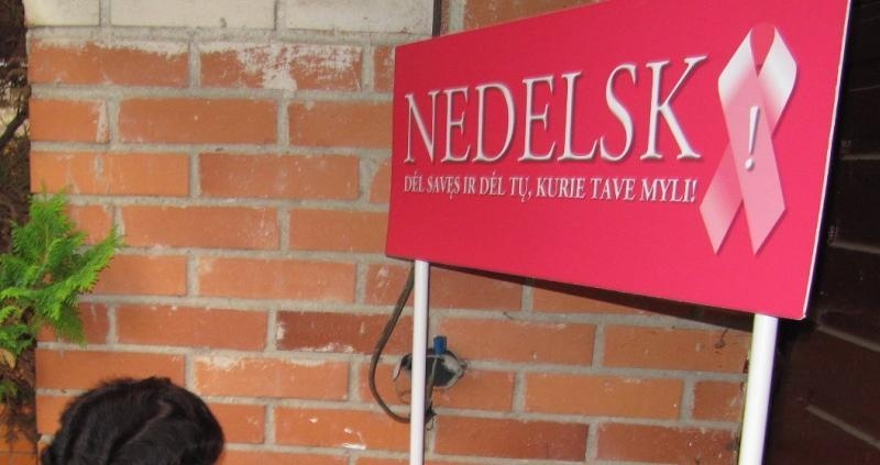 Rožinis „Nedelsk“ autobusėlis atvyksta į Klaipėdą