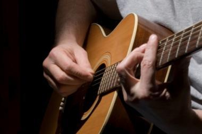 V. Kernagio vardo gitara atiteks geriausiam bardui