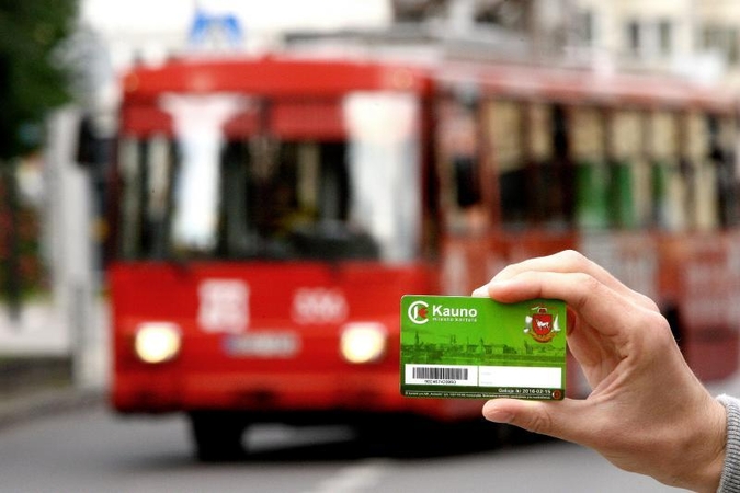 Metinis viešojo transporto bilietas kainuos 840 litų. Kas jį pirks?