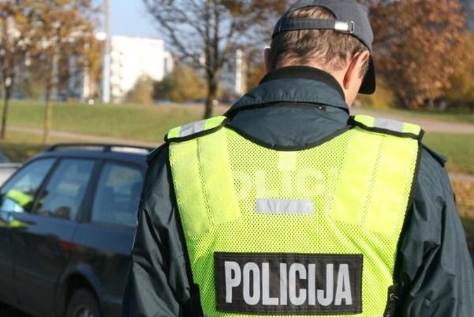 Telšių rajone neblaivi vairuotoja vežėsi vaiką