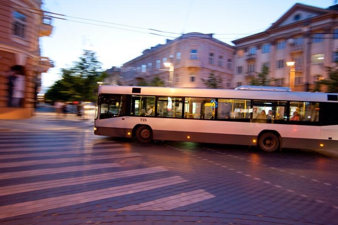Judrioji savaitė: automobilio, dviračio, autobuso ir bėgiko lenktynės