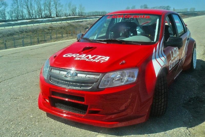 Lenktyniniame „Lada Granta Sport“ – net 200 „arklių“