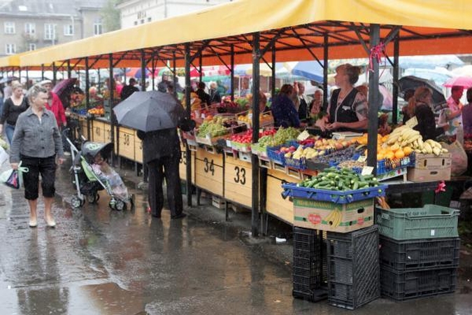 Rugpjūtį labiausiai pigo daržovės, brango drabužiai ir avalynė