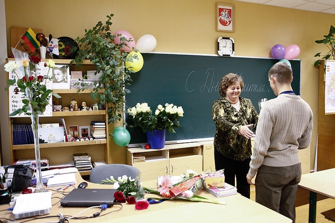 Mokytojų dieną ir glėbiai gėlių, ir ašaros