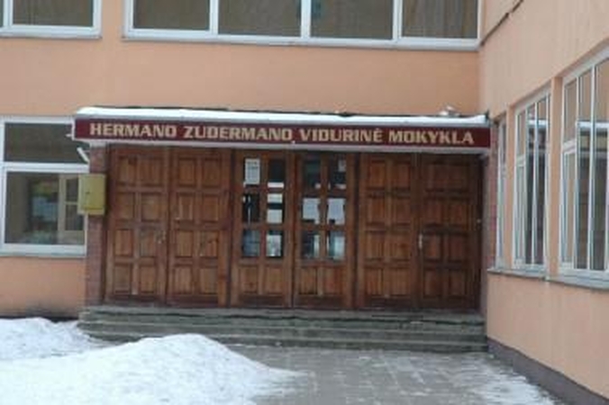 Teismas apgynė gimnaziją dėl internete paskelbtos klasės nuotraukos
