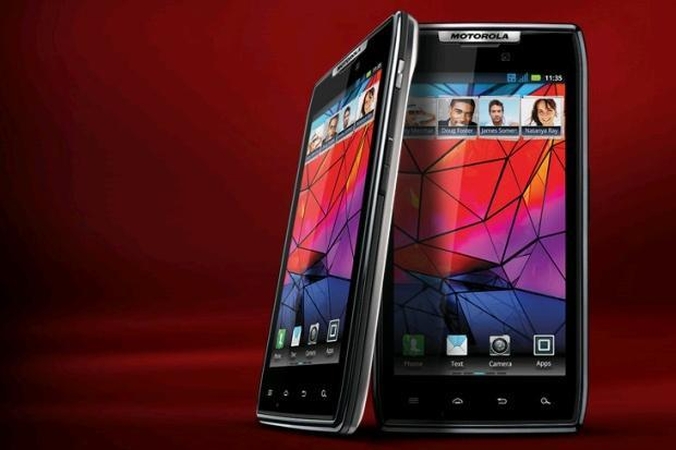 „Motorola“ ruošia išmanųjį telefoną „Droid Razr Maxx“