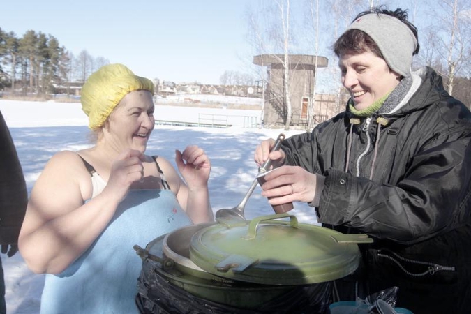 Vilniečiai “ruoniai” pavasario sutiktuves šventė Salotės eketėje