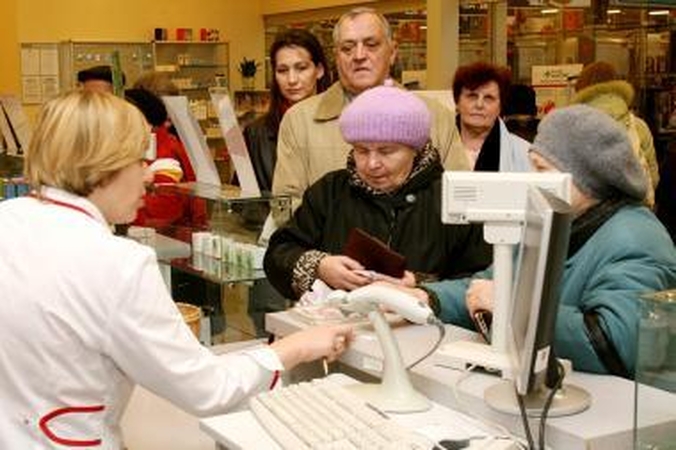 Valdžia kalba prie pigesnius vaistus