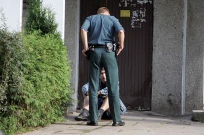 Rukloje prie baro sužalotas kariškis