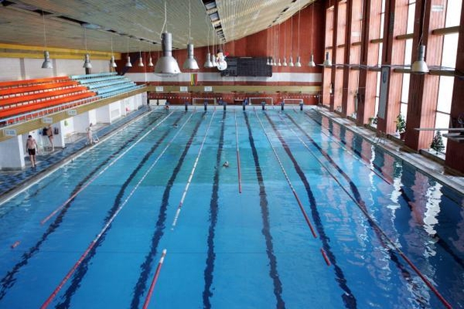 Po poros savaičių duris atvers Lazdynų baseinas