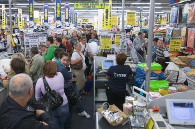 „Akropoliuose“ nuolaidų naktį apsilankė 66 tūkst. žmonių