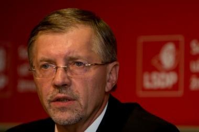G.Kirkilas moko A.Valinską mandagumo