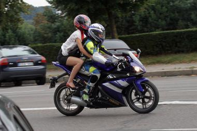 Policija sostinėje atidžiau stebės mopedų ir motociklų vairuotojus