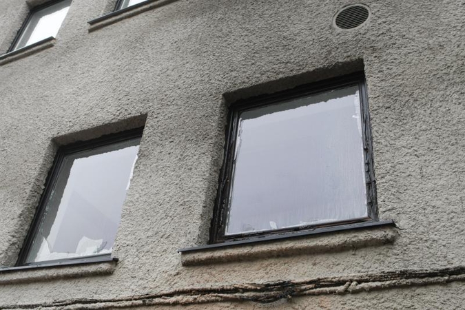Gelbėdamiesi nuo didelio gaisro Kaune du žmonės iššoko per langą