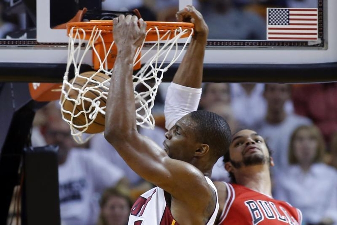 Įtūžę „Heat“ sutriuškino „Bulls“, serija keliasi į Čikagą