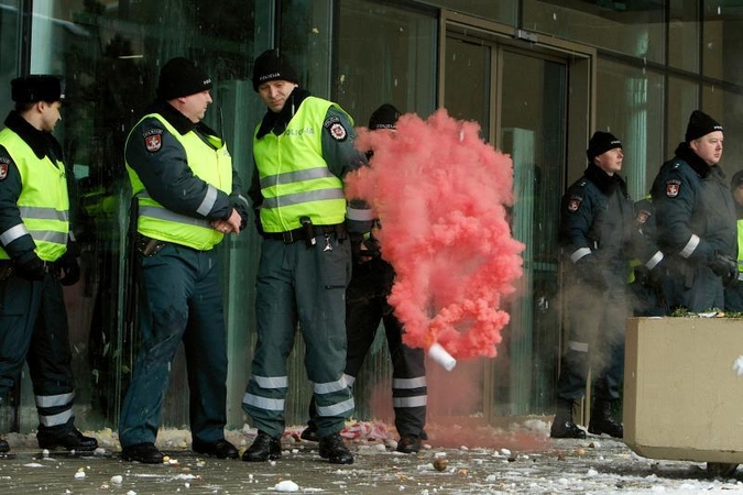 Siūloma numatyti baudžiamąją atsakomybę už riaušių kurstymą