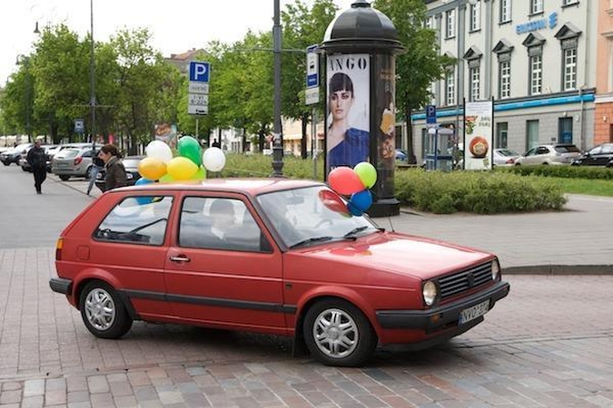 Šalies abiturientus iš mokyklų išlydi paskutinis skambutis 