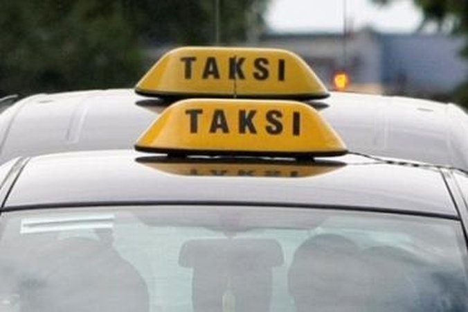 Taksistų tramdymas: norima įpareigoti automobiliuose įrengti kasos aparatus