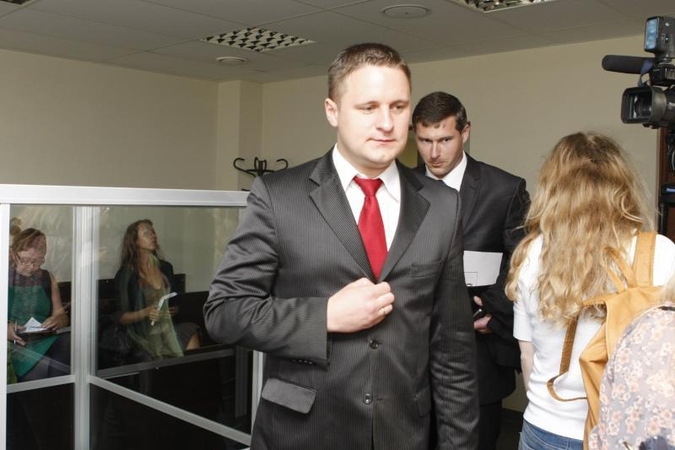 A.Rimiškis neįtikino teismo, kad sėdėjo vairuotojui ant kelių