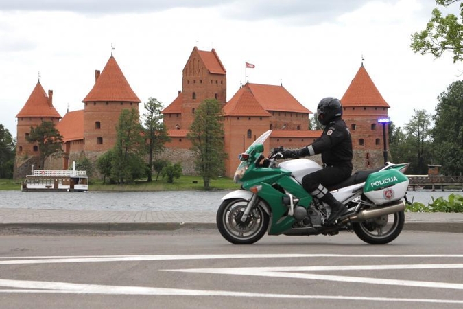 Policija pradeda patruliuoti ir motociklais