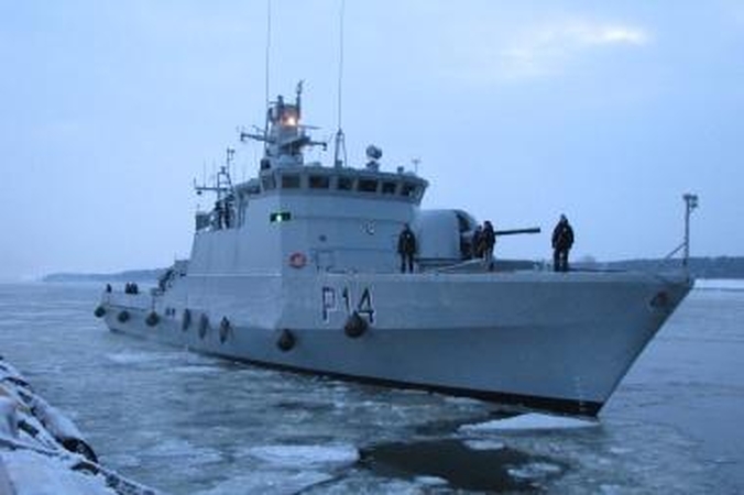 Didžioji Britanija pasiuntė karo laivus pargabenti dėl sustabdytų skrydžių užsienyje įstrigusių britų