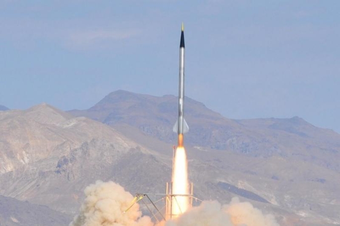 Irane išbandyta patobulinta balistinė raketa