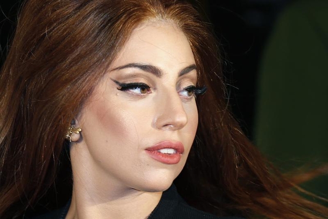 Naujame video klipe Lady Gaga gašliai raivosi tarp šokėjų