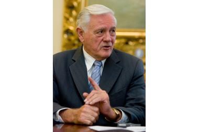 V.Adamkus: mokytojo profesijai reikia sugrąžinti prestižą 
