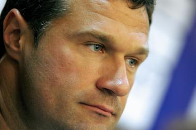 V.Alekna kovos ir dėl brangakmenio