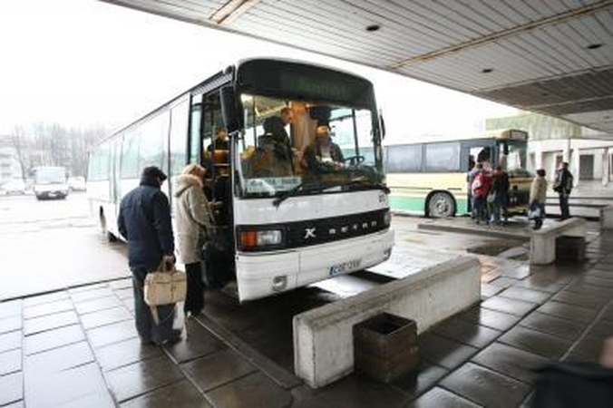 Vežėjai prieš šventes pabrangino autobusų bilietus