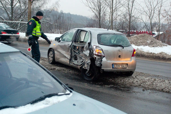 Šalia Valakampių tilto susidūrė penki automobiliai