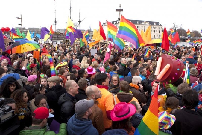 Dėl gėjų santuokų įstatymo projekto prancūzų parlamentarai susipešė