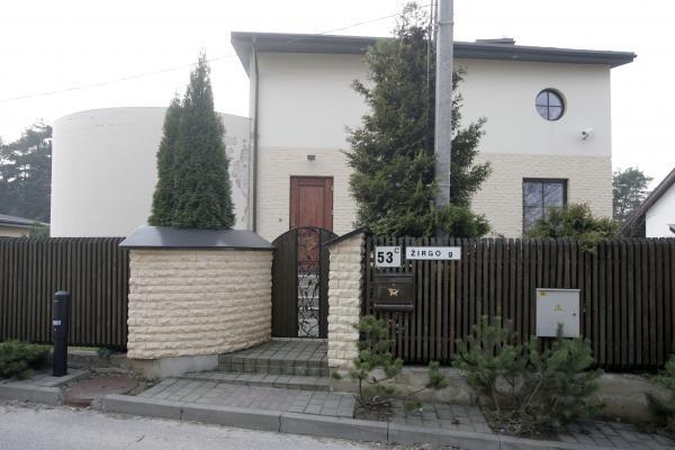 J.Pinskaus prašoma nugriauti sudegusią pirtelę (patikslinta)