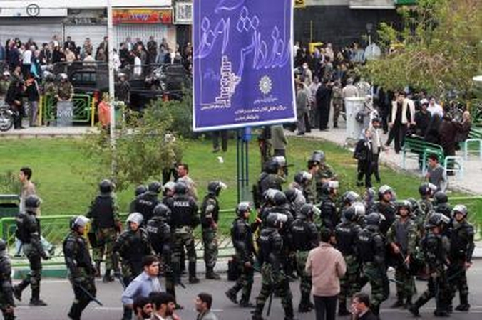Iranas: Teherane policija susirėmė su protestuotojais