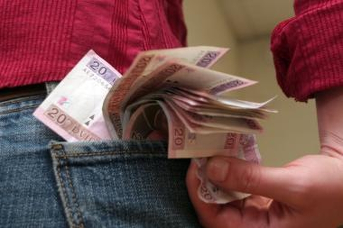 Iš Klaipėdos r. gyventojo kišenės pavogta 8400 litų