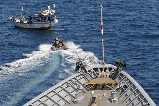 Piratai Raudonojoje jūroje pagrobė laivą su 18 filipiniečių