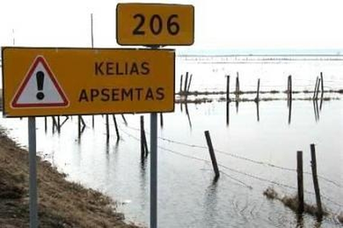 Potvynis pamaryje: kelyje į Rusnę vanduo pakilo iki 90 cm