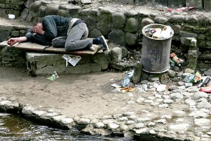 Į ligonines atvežami tūkstančiai neblaivių benamių kasmet kainuoja 5 mln. litų