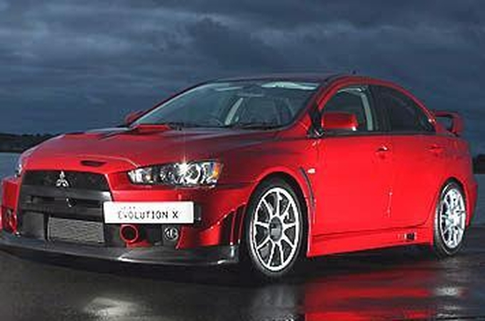 „Mitsubishi Lancer" - 400 „arklių"