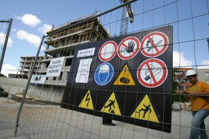 Spalį penkios Kauno įmonės atleido apie 200 žmonių